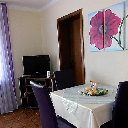 Apartment Apartment *