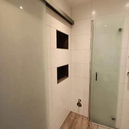 Apartment Apartment *